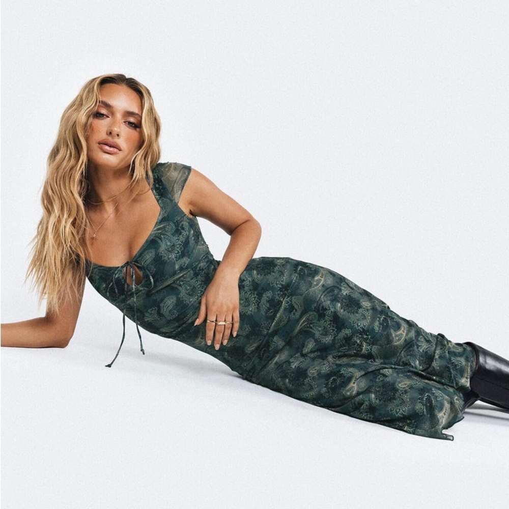 Motel Lunama Dress Tonal Blue Paisley